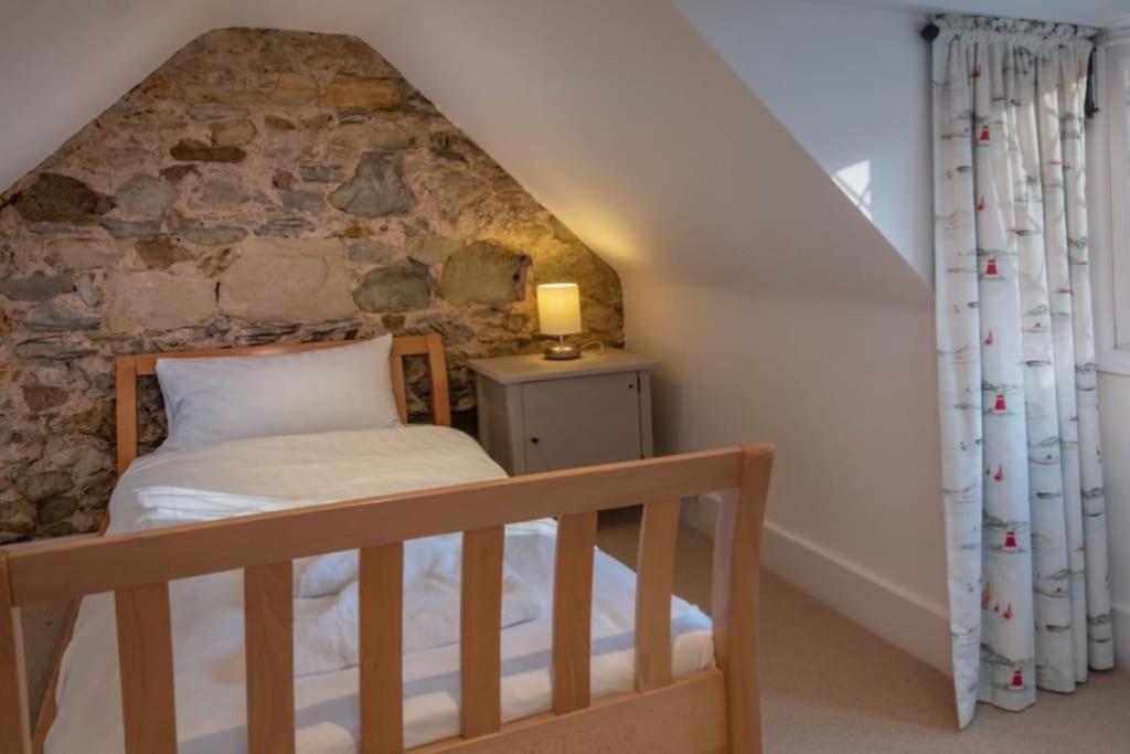 The Old Boat House, Seaview - Seafront Three Bedroom Cottage With Separate Two Bedroom Annexe Eksteriør billede