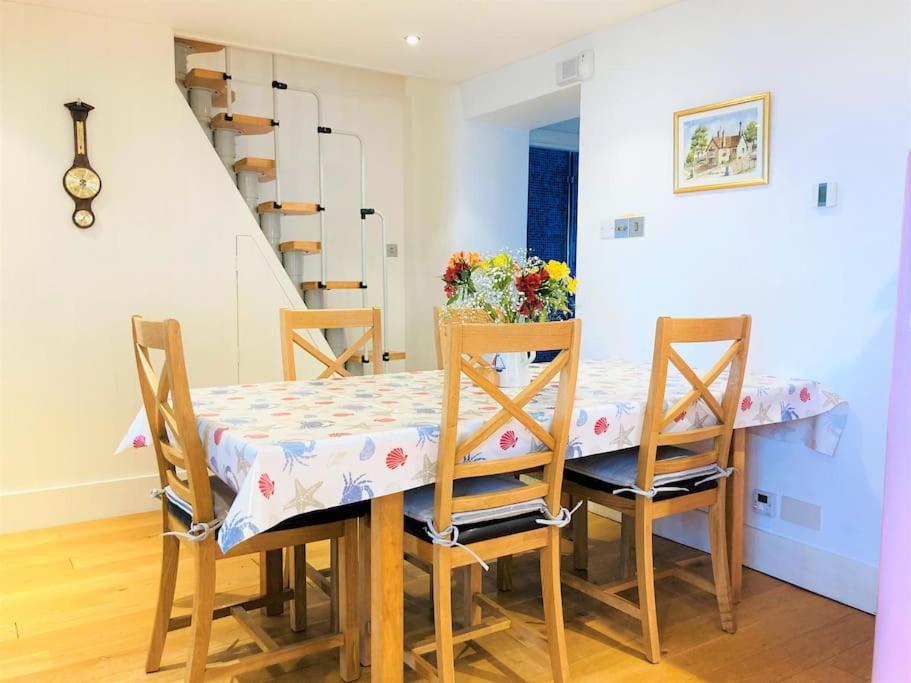 The Old Boat House, Seaview - Seafront Three Bedroom Cottage With Separate Two Bedroom Annexe Eksteriør billede