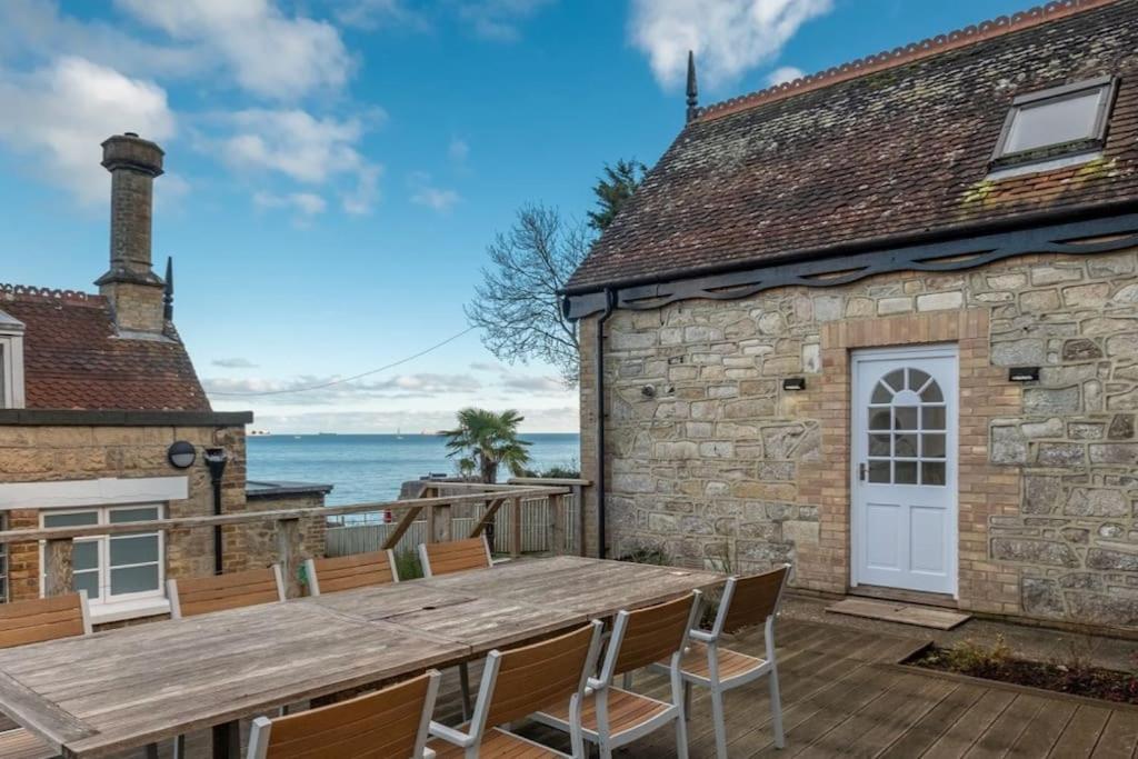 The Old Boat House, Seaview - Seafront Three Bedroom Cottage With Separate Two Bedroom Annexe Eksteriør billede