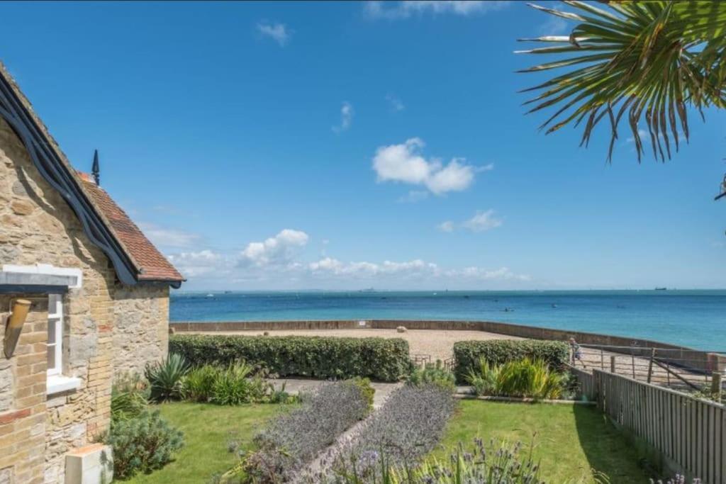 The Old Boat House, Seaview - Seafront Three Bedroom Cottage With Separate Two Bedroom Annexe Eksteriør billede